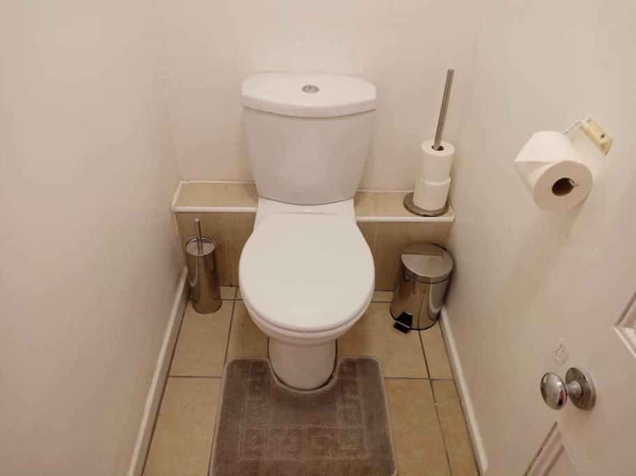 Holiday home Sleeps 7 - Spacious 3 Bed House W Free Parking