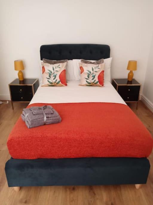 Sleeps 7 - Spacious 3 Bed House W Free Parking Holiday home Liverpool